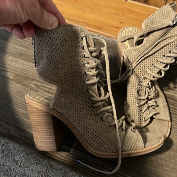 Dolce Vita size 8 heels. Super cute - Picture 4 of 6